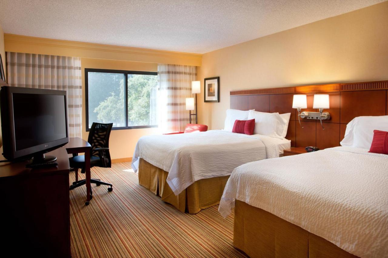 Готель Courtyard Sacramento Airport Natomas Екстер'єр фото