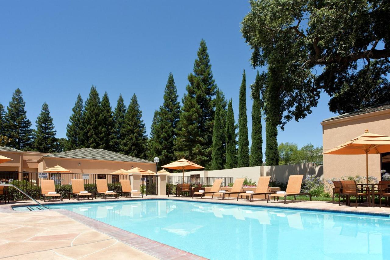 Готель Courtyard Sacramento Airport Natomas Екстер'єр фото