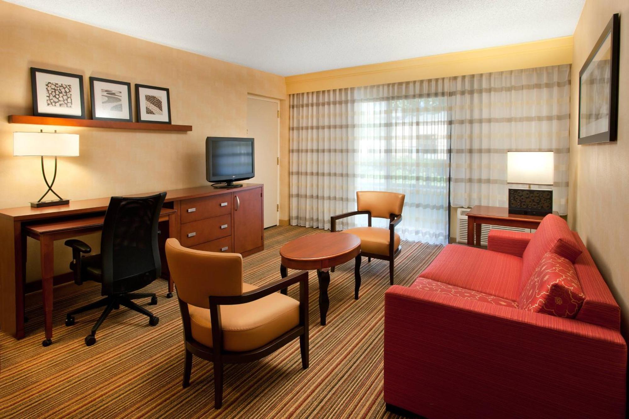 Готель Courtyard Sacramento Airport Natomas Екстер'єр фото