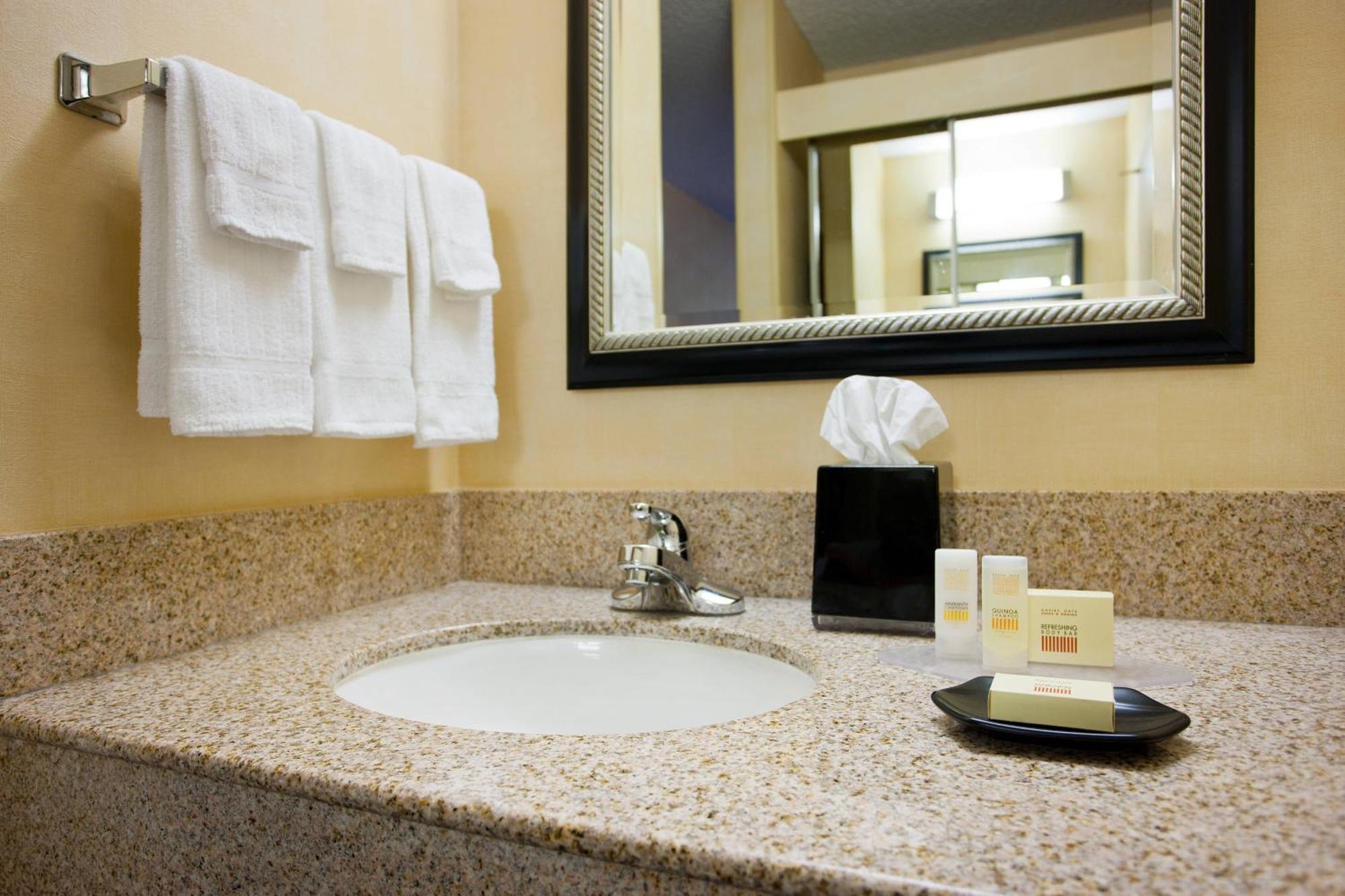 Готель Courtyard Sacramento Airport Natomas Екстер'єр фото