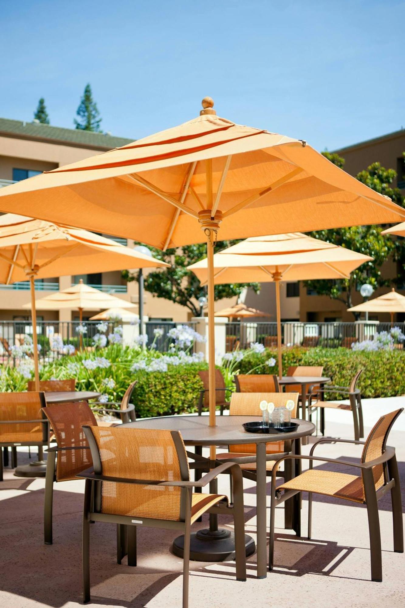 Готель Courtyard Sacramento Airport Natomas Екстер'єр фото